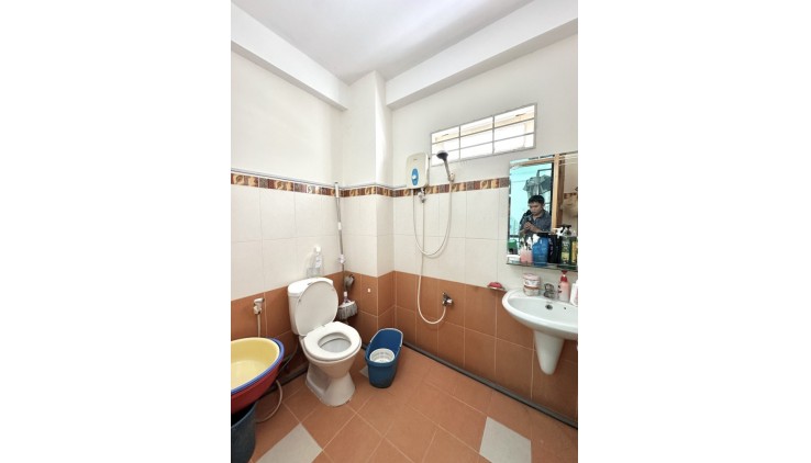 BÁN NHÀ PHÚ NHUẬN HXH 60M2 5 TẦNG NGANG GẦN 6M SÁT MT CHDV 9 PN PHAN ĐĂNG LƯU  9.6 TỶ.